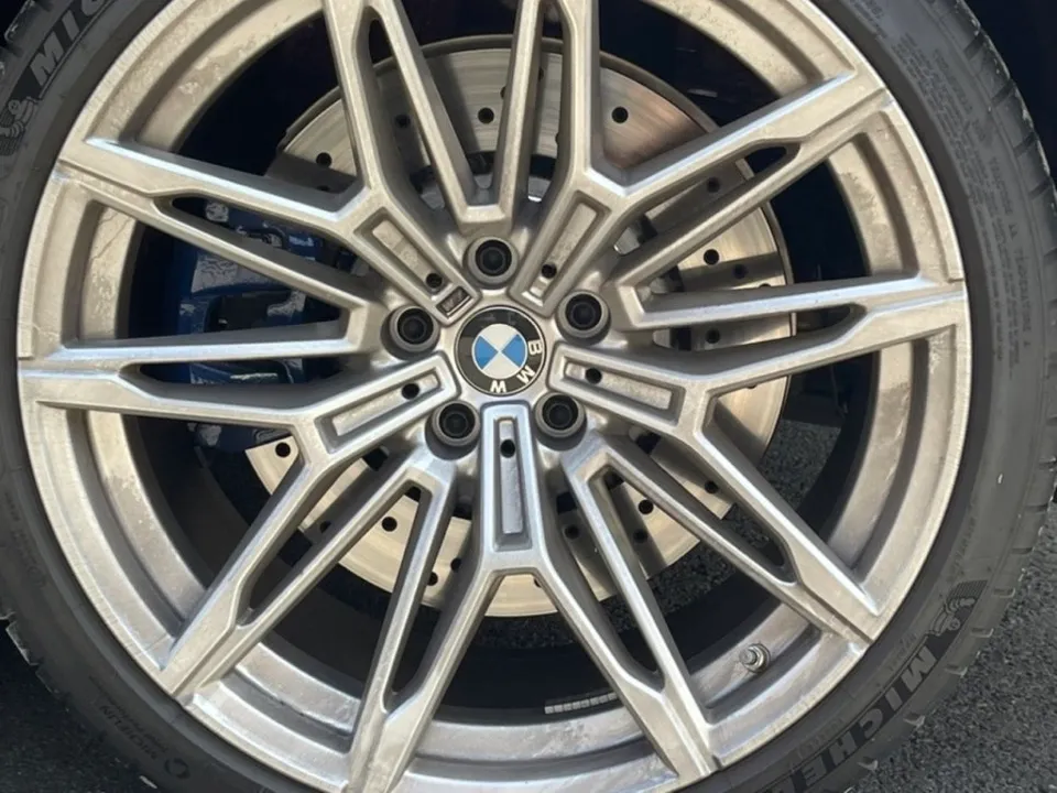 부산휠도색 BMW G87 M2, 930M 휠 유광블랙 도색이 맞을까? 이 차종에 이 방식이 맞는 이유 (오늘의카 부산점)