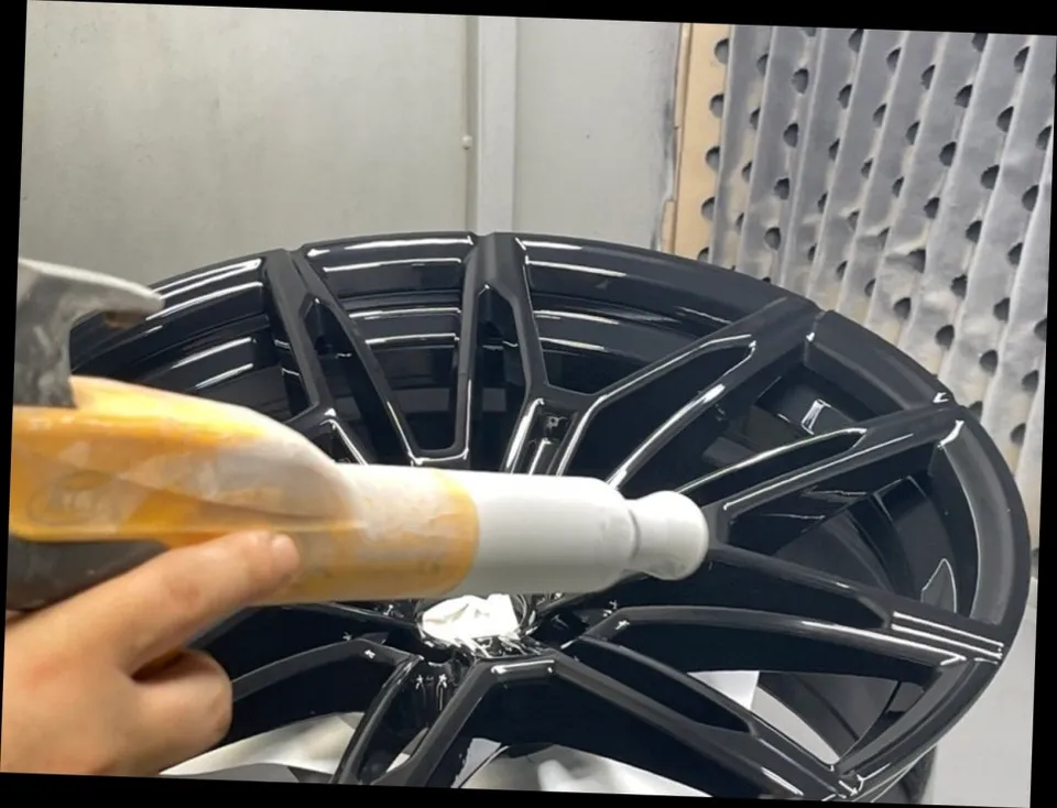 부산휠도색 BMW G87 M2, 930M 휠 유광블랙 도색이 맞을까? 이 차종에 이 방식이 맞는 이유 (오늘의카 부산점)