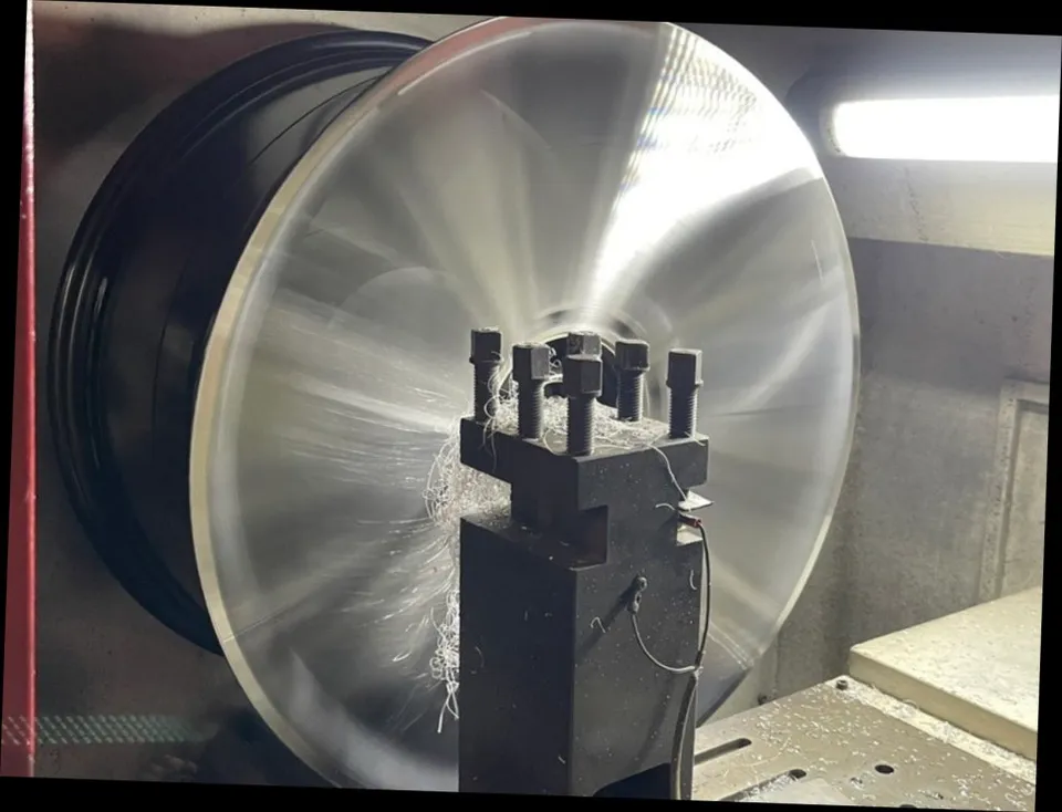 동탄 휠복원 전문｜마이바흐 GLS600 다이아컷팅, ‘용접+정밀 가공’이 필요한 이유 (오늘의카 동탄점)