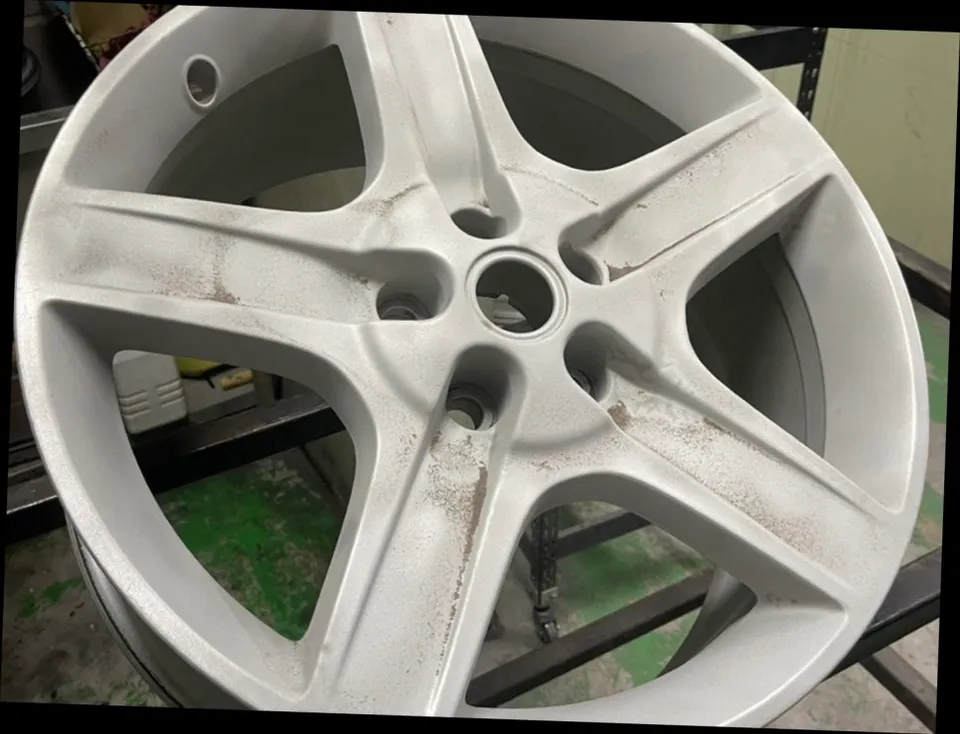 동탄휠도색 전문｜랜드로버 디펜더 실버 휠→유광블랙 분체도색 + 레드 캘리퍼, ‘순정 공정’으로 완성 (오늘의카 동탄점)