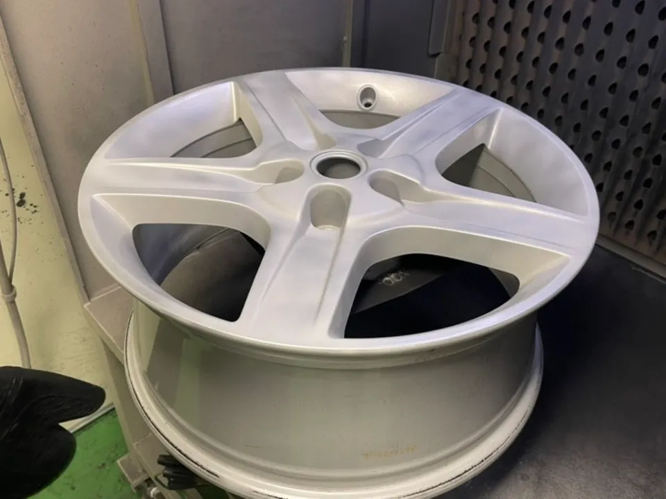 동탄휠도색 전문｜랜드로버 디펜더 실버 휠→유광블랙 분체도색 + 레드 캘리퍼, ‘순정 공정’으로 완성 (오늘의카 동탄점)