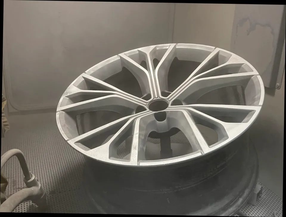 대구휠도색 아우디 Q8 휠+캘리퍼도색, 단순 복원 넘어 차급 올리는 비결은? (오늘의카 대구점)