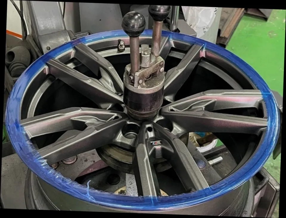 인천 BMW 330i 휠도색, 사틴그레이가 ‘정답’이 되는 조건 (오늘의카 인천점)