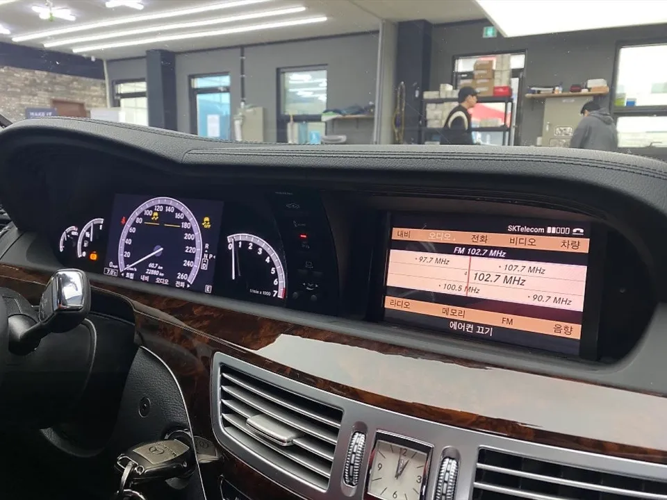 벤츠 W221 안드로이드 올인원, 콧핏 일체형만이 정답인 이유 (오늘의카 안산점)