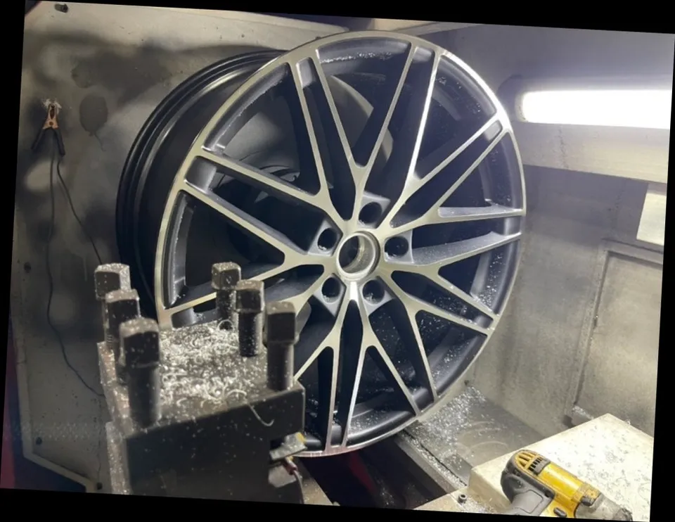 부산휠복원 포르쉐 마칸EV 다이아컷팅 휠 스크레치 완벽 복원 | 오늘의카 부산점 후기