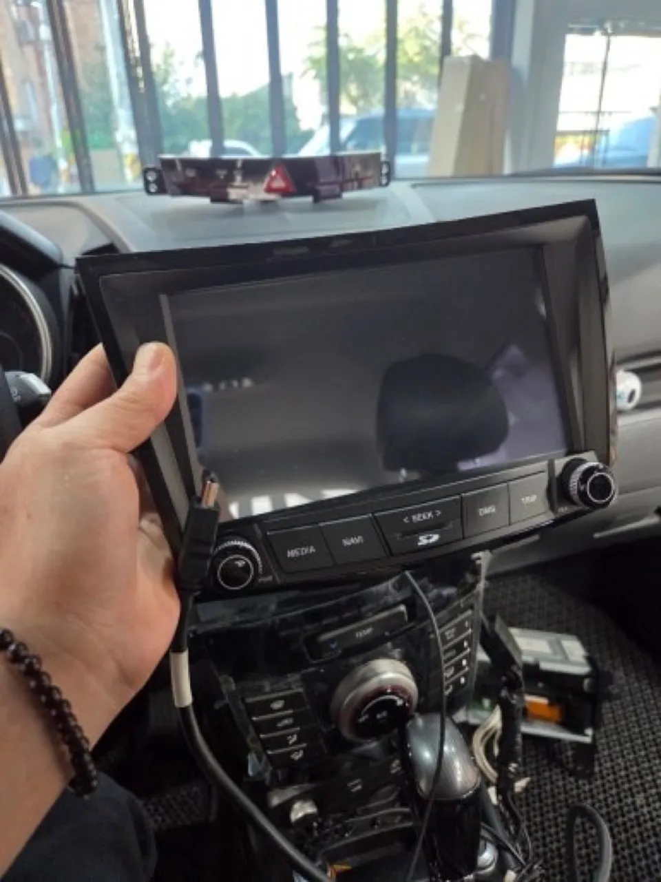 티볼리 안드로이드 올인원, 구형 네비 벗어나 스마트하게? (오늘의카 천안점)