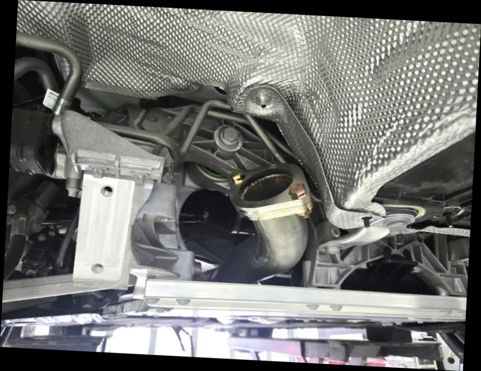 벤츠 SL63 AMG 커스텀 듀얼배기튜닝, 순정의 한계를 넘는 사운드 연출이 가능할까? (오늘의카 수원점)