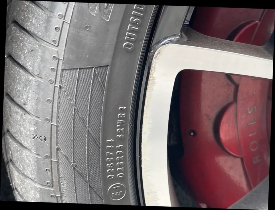 롤스로이스 고스트 블랙배지 다이아커팅 휠 복원,이 차는 왜 ‘아무 데서나’ 하면 안 될까? (오늘의카 천안점)