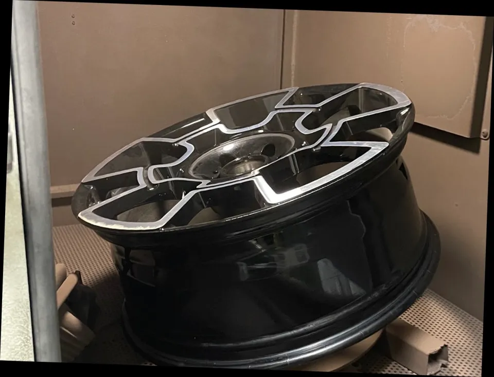 롤스로이스 고스트 블랙배지 다이아커팅 휠 복원,이 차는 왜 ‘아무 데서나’ 하면 안 될까? (오늘의카 천안점)