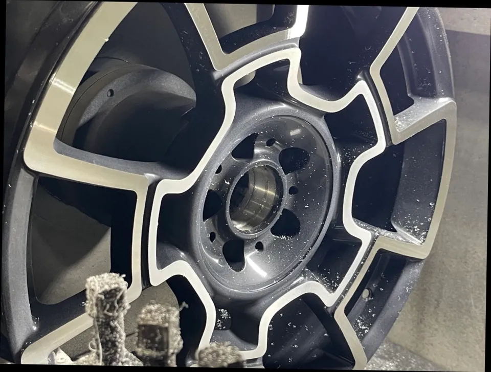 롤스로이스 고스트 블랙배지 다이아커팅 휠 복원,이 차는 왜 ‘아무 데서나’ 하면 안 될까? (오늘의카 천안점)