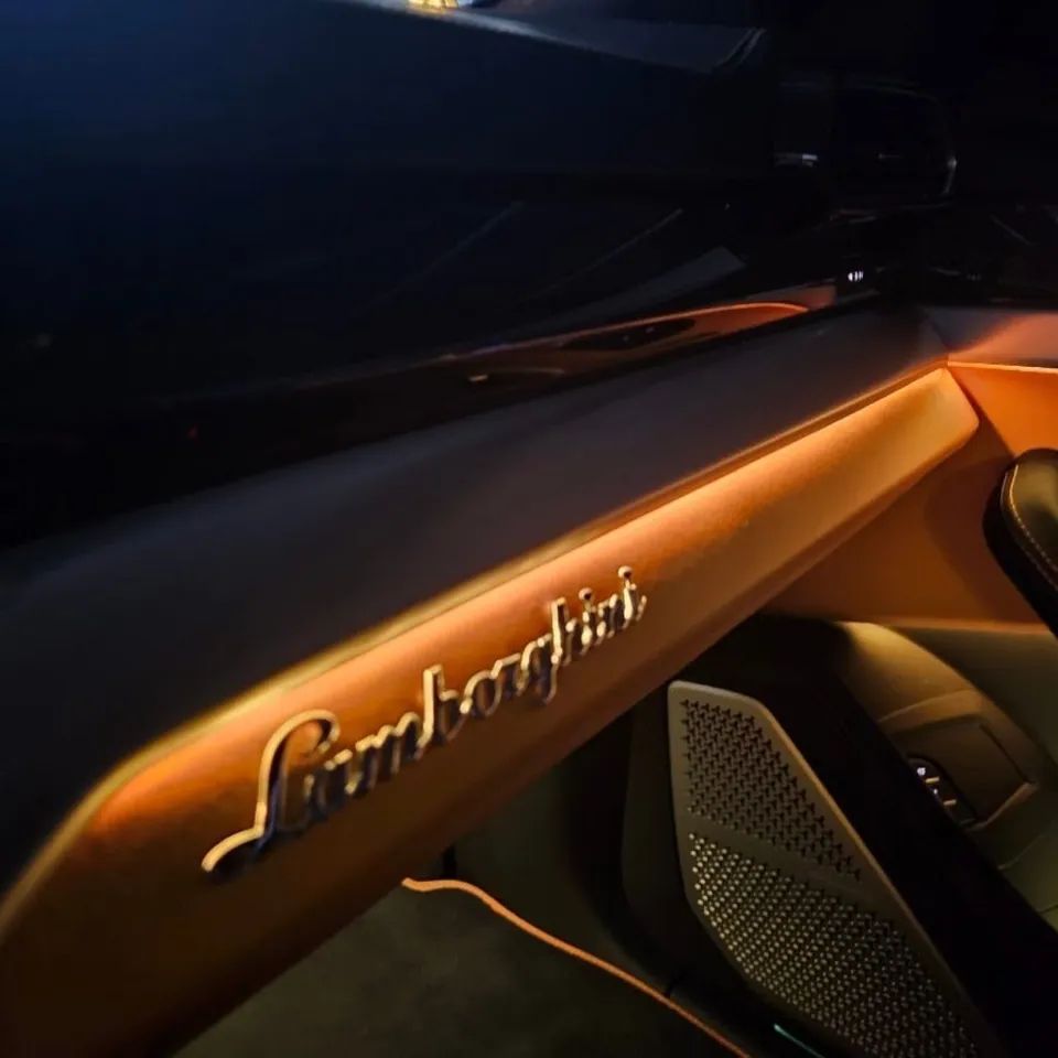 시흥엠비언트 람보르기니 우루스 S, 순정 엠비언트가 있는데도 추가 시공하는 이유 (오늘의카 시흥점)