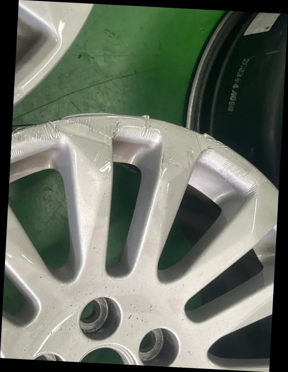 인천휠복원 |캐딜락 CTS 휠복원, 왜 일반적인 휠도색 방식으로는 문제가 될까? (오늘의카 인천점)