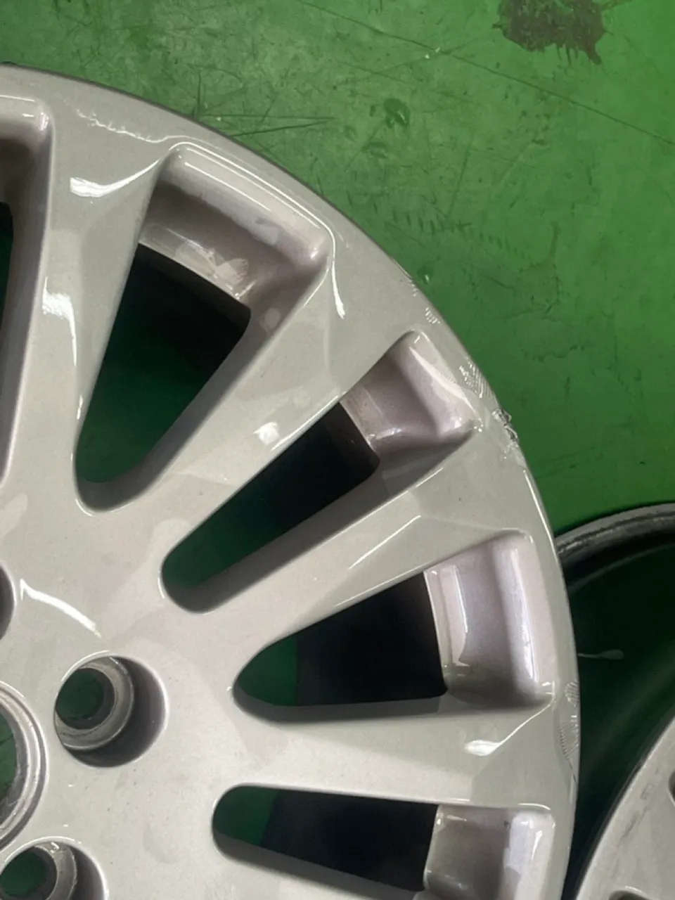 인천휠복원 |캐딜락 CTS 휠복원, 왜 일반적인 휠도색 방식으로는 문제가 될까? (오늘의카 인천점)