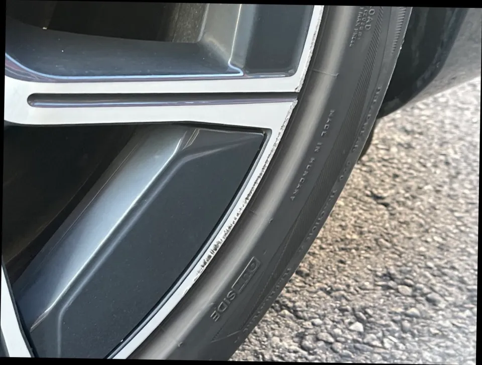 BMW I7 (G70) 다이아커팅 휠복원, 교체 아닌 복원으로 순정 감성 살릴 수 있을까? (오늘의카 아산점)