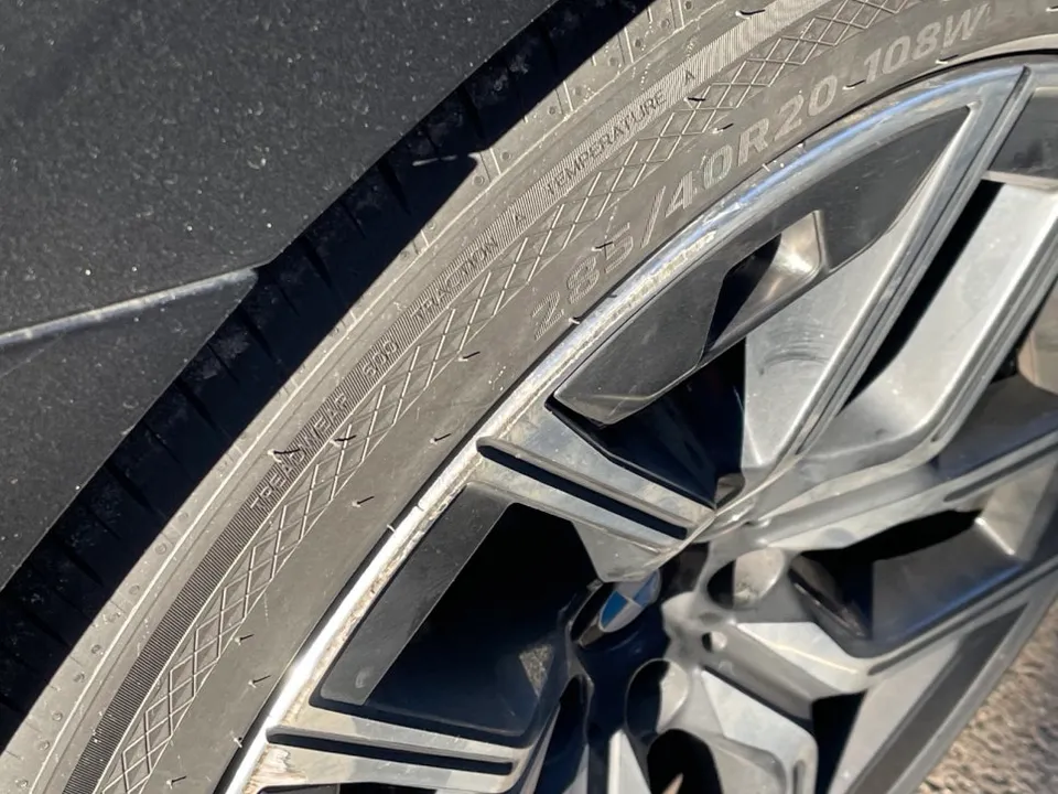 BMW I7 (G70) 다이아커팅 휠복원, 교체 아닌 복원으로 순정 감성 살릴 수 있을까? (오늘의카 아산점)