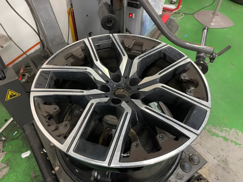 BMW I7 (G70) 다이아커팅 휠복원, 교체 아닌 복원으로 순정 감성 살릴 수 있을까? (오늘의카 아산점) 시공 후